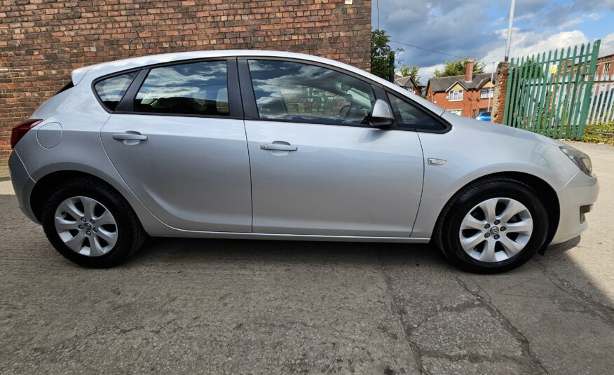 Vauxhall Astra 1.4i Design Hatchback 5dr Petrol Manual Euro 6 (100 ps